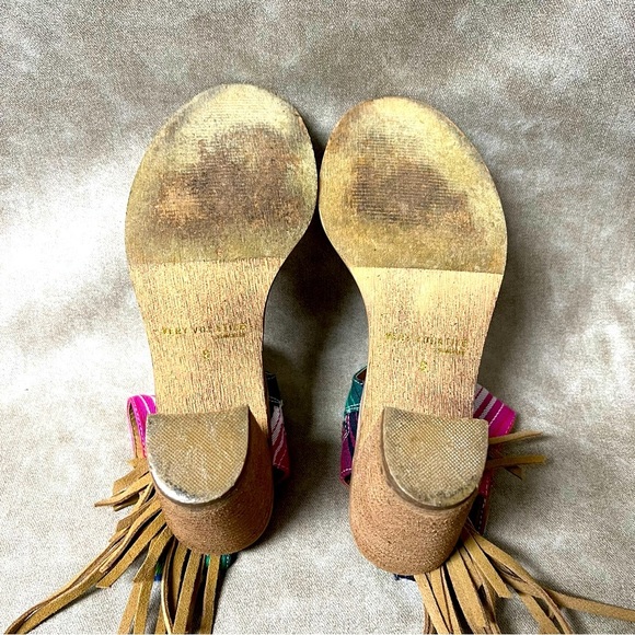 Very Volatile Serape Fringe Sandals -
Size 8 - Picture 7 of 7